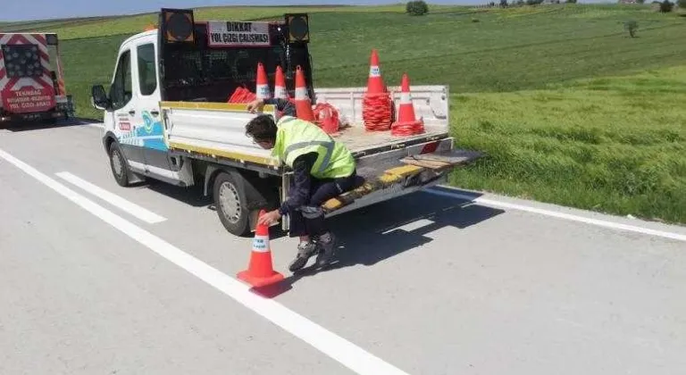 ULAŞIM DAİRESİ EKİPLERİ YOL GÜVENLİĞİNİ ARTIRICI ÇALIŞMALARINA DEVAM EDİYOR