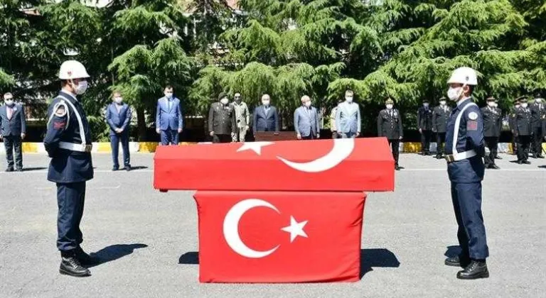 Vali Aziz Yıldırım Kazada Hayatını Kaybeden Uzman Onbaşı Muhammet Mutlu’nun Cenaze Töreni’ne Katıldı