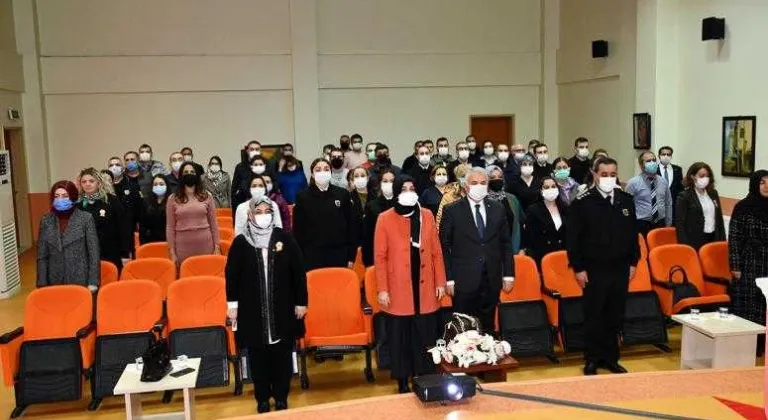 Vali Aziz Yıldırım ve Eşi Güllühan Yıldırım Şiddetle Mücadele Farkındalık Semineri’ne Katıldı