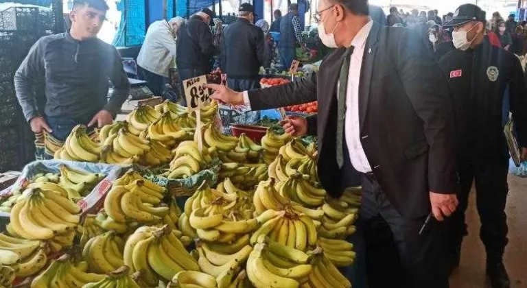 Zabıta Ekipleri Pazar Yeri Denetimlerini Sürdürüyor